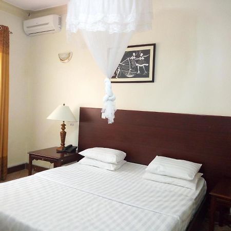 Peniel Beach Hotel Энтеббе Экстерьер фото