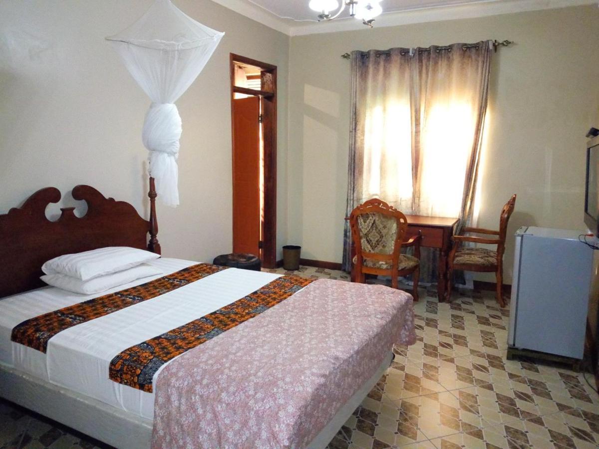 Peniel Beach Hotel Энтеббе Экстерьер фото